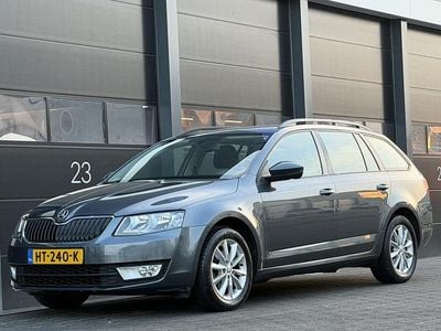 Grijs Occasion 2015 Skoda Octavia Stationwagen | € 5.950 (Super prijs)
