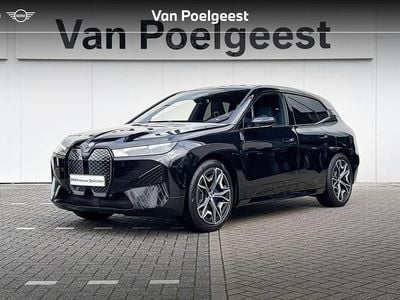 Saphirschwarz metallic (zwart metallic) Gebruikt 2021 BMW iX Executive SUV | € 42.900 (Eerlijke prijs)