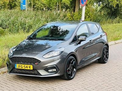 Grijs Gebruikt 2019 Ford Fiesta ST200 Hatchback | € 15.999 (Eerlijke prijs)