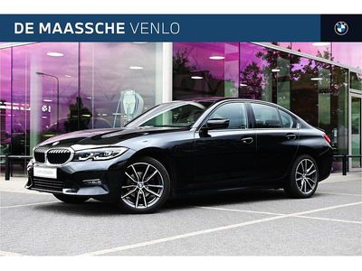 Zwart Gebruikt 2021 BMW 318 Executive Sedan | € 29.950 (Eerlijke prijs)