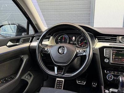 Zwart Occasion 2015 VW Passat Highline Stationwagen | € 9.950 (Iets duurder)