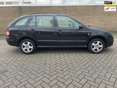 tweedehands Skoda Fabia Combi 1.4-16V Elegance Automaat