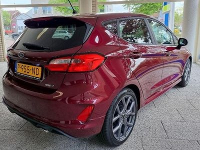 Rood (metallic) Gebruikt 2022 Ford Fiesta ST-Line Hatchback | € 21.900 (Duur)