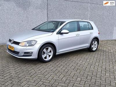 Grijs (metallic) Gebruikt 2014 VW Golf VII Highline Hatchback | € 7.450 (Goede deal)