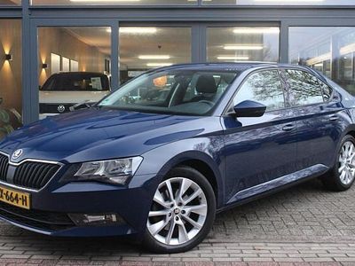 Blauw Gebruikt 2017 Skoda Superb Business Line Hatchback | € 10.950 (Goede deal)