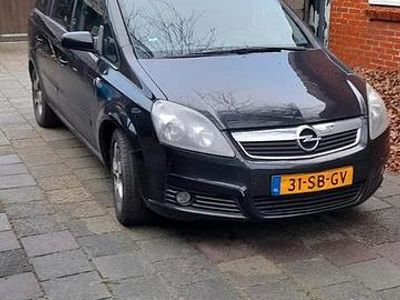 Zwart Gebruikt 2005 Opel Zafira Enjoy MPV | € 1.500 (Eerlijke prijs)