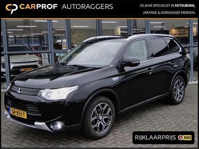 Zwart (metallic) Gebruikt 2015 Mitsubishi Outlander P-HEV Edition SUV | € 15.745 (Eerlijke prijs)