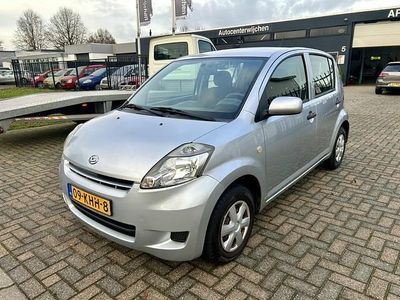 Grijs (metallic) Gebruikt 2009 Daihatsu Sirion Hatchback | € 2.495 (Eerlijke prijs)