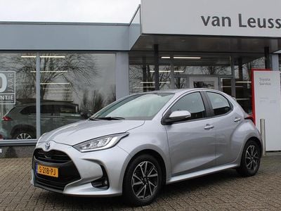 Grijs Occasion 2023 Toyota Yaris Hybrid Hatchback | € 20.700 (Goede deal)