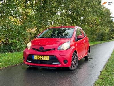 Rood Gebruikt 2012 Toyota Aygo Hatchback | € 1.750 (Goede deal)