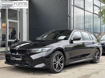 Zwart Gebruikt 2024 BMW 330e M Sport Stationwagen | € 51.895 (Eerlijke prijs)