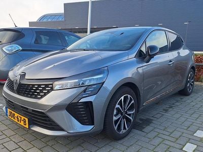 Grijs Occasion 2025 Renault Clio V Techno Hatchback | € 26.240 (Eerlijke prijs)
