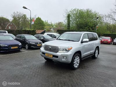 Toyota Land Cruiser V8
