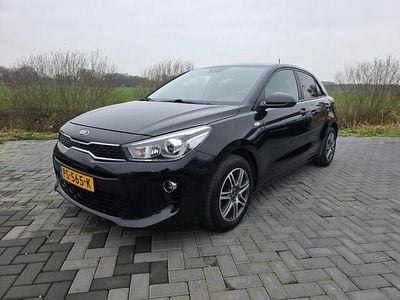 Zwart Gebruikt 2017 Kia Rio Hatchback | € 6.750 (Eerlijke prijs)