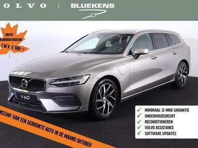 tweedehands Volvo V60 T6 Recharge AWD Momentum - IntelliSafe Assist - Verwarmde voorstoelen, stuur & achterbank - Parkeersensoren voor & achter - High Performance audio - Extra getint glas - Elektr. inklapbare trekhaak - 18' LMV