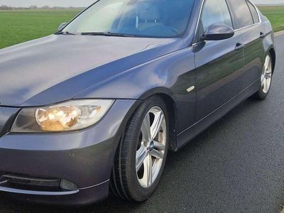 Grijs Gebruikt 2006 BMW 325 Comfort Edition Sedan | € 5.600 (Eerlijke prijs)