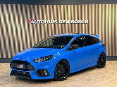 Blauw (metallic) Occasion 2016 Ford Focus RS Hatchback | € 35.890 (Iets duurder)