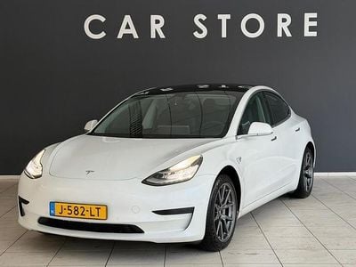Wit (metallic) Occasion 2020 Tesla Model 3 Standard Range Sedan | € 16.445 (Goede deal)