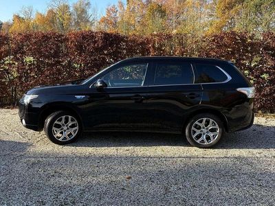 Zwart (metallic) Gebruikt 2013 Mitsubishi Outlander Edition SUV | € 10.950 (Eerlijke prijs)
