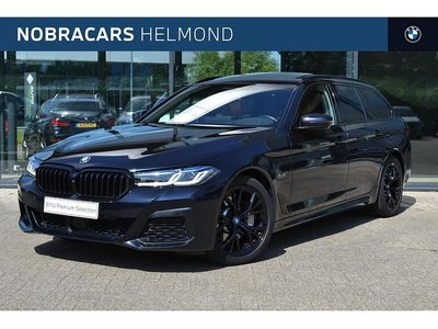 Zwart Occasion 2022 BMW 530e Executive Stationwagen | € 41.750 (Duur)