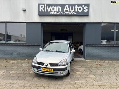 Grijs Gebruikt 2003 Renault Clio II Expression Hatchback | € 2.450 (Eerlijke prijs)