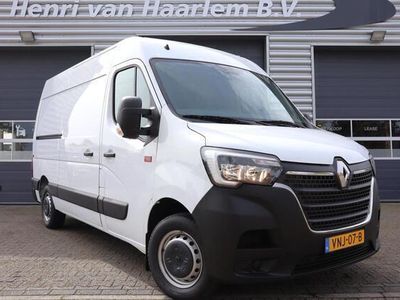 tweedehands Renault Master T35 2.3 dCi L2H2 Comfort 135 PK | Navigatie | Camera | Trekhaak | Airco | DAB | NAP