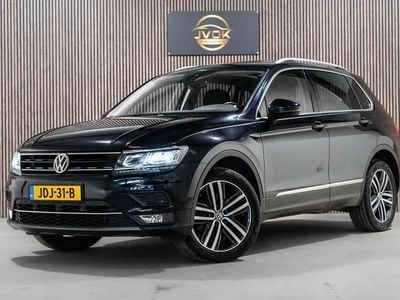 Zwart (metallic) Occasion 2017 VW Tiguan Highline SUV | € 20.900 (Goede deal)