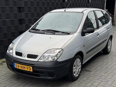 Grijs, metallic lak Gebruikt 2001 Renault Scénic MPV | € 3.499