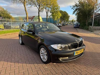 Zwart (metallic) Occasion 2009 BMW 116 Hatchback | € 2.950 (Eerlijke prijs)