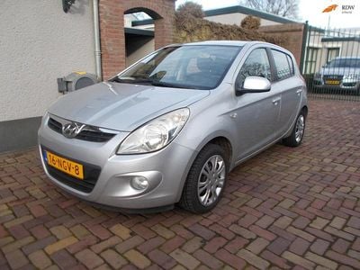 Grijs (metallic) Occasion 2010 Hyundai i20 Hatchback | € 4.250 (Eerlijke prijs)