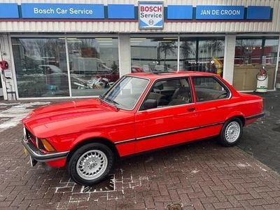 Rood Occasion 1983 BMW 315 Hatchback | € 10.950