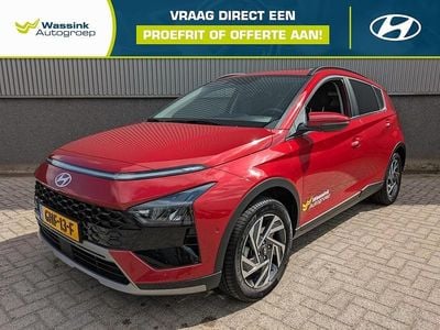 Rood (metallic) Gebruikt 2024 Hyundai Bayon Premium SUV | € 21.990 (Eerlijke prijs)