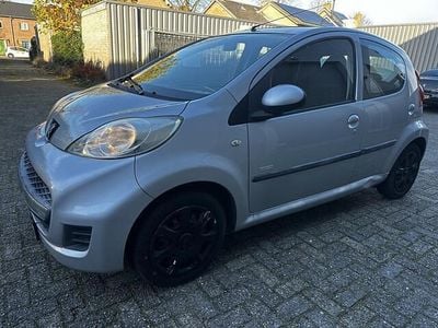 Grijs (metallic) Gebruikt 2010 Peugeot 107 Hatchback | € 2.500 (Goede deal)