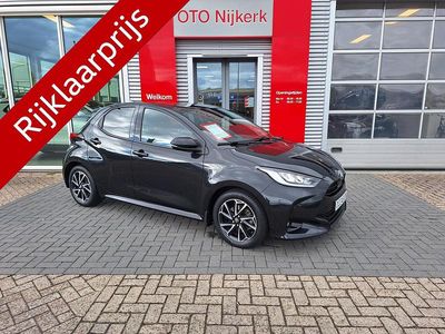 Zwart Occasion 2021 Toyota Yaris Hybrid Limited Hatchback | € 20.900 (Eerlijke prijs)