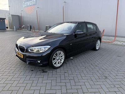 Zwart Occasion 2017 BMW 118 Hatchback | € 10.450 (Eerlijke prijs)