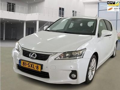 Wit (metallic) Occasion 2012 Lexus CT200h Hatchback | € 7.995 (Eerlijke prijs)