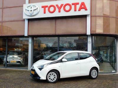 tweedehands Toyota Aygo 1.0 VVT-i x-play NAVIGATIE !!!!