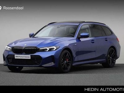 M portimao blau (blauw metallic) Gebruikt 2024 BMW 330e Comfort Edition Stationwagen | € 47.880 (Eerlijke prijs)