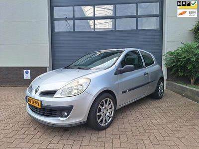 Grijs Gebruikt 2007 Renault Clio II Expression Hatchback | € 2.750 (Iets duurder)