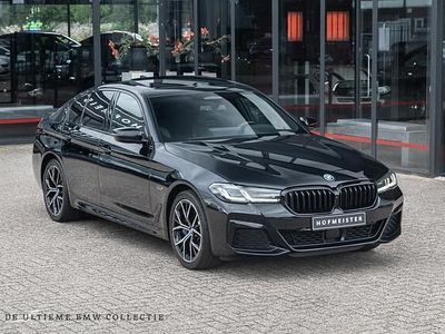 Zwart Gebruikt 2023 BMW 530e M Sport Sedan | € 44.950 (Eerlijke prijs)