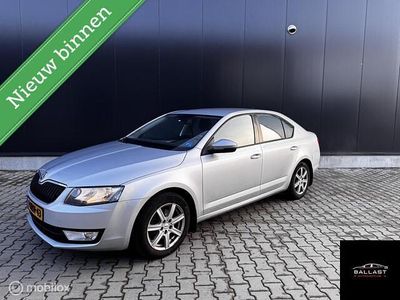 Grijs Occasion 2013 Skoda Octavia Business Line Hatchback | € 5.499 (Eerlijke prijs)