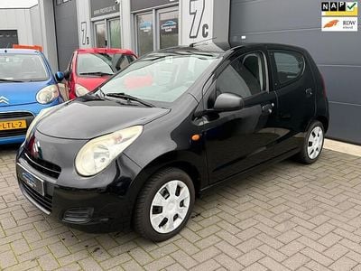 Zwart (metallic) Gebruikt 2011 Suzuki Alto Hatchback | € 2.795 (Eerlijke prijs)