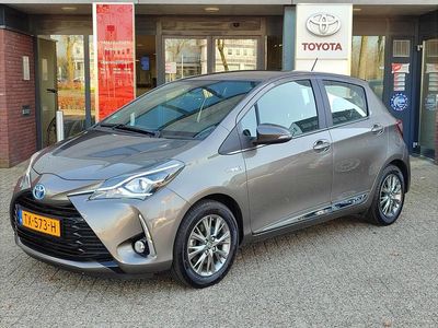 Occasion Toyota Yaris Hybrid Executive 99 PK (72 kW) 2018 Grijs Hatchback