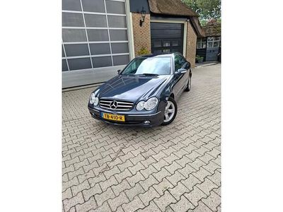 Blauw (metallic) Occasion 2004 Mercedes CLK320 Elegance Coupé | € 5.100 (Duur)