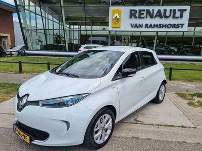 tweedehands Renault Zoe R110 Limited 41 kWh (AccuHuur) incl. BTW excl. Overheidssubsidie / Dealer onderhouden !! / Climate / Cruise / Keyless entry / Parkeersensoren A / R-link Navi / Achteruitrijcamera / Stoelverwarming V