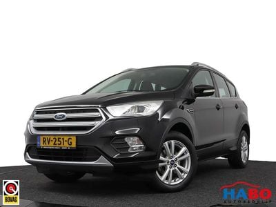 Zwart Gebruikt 2018 Ford Kuga Trend SUV | € 17.345 (Goede deal)