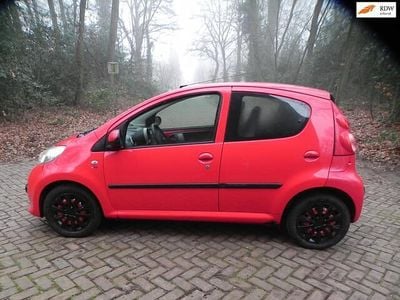 Rood Gebruikt 2006 Peugeot 107 Hatchback | € 1.995 (Eerlijke prijs)