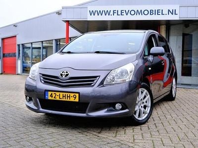 Grijs (metallic) Gebruikt 2010 Toyota Verso MPV | € 7.250 (Eerlijke prijs)