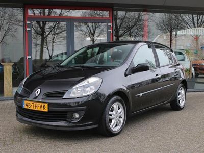 tweedehands Renault Clio 1.4-16V Dynamique Luxe