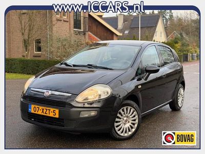 Zwart (metallic) Gebruikt 2011 Fiat Punto Evo Hatchback | € 2.995 (Eerlijke prijs)